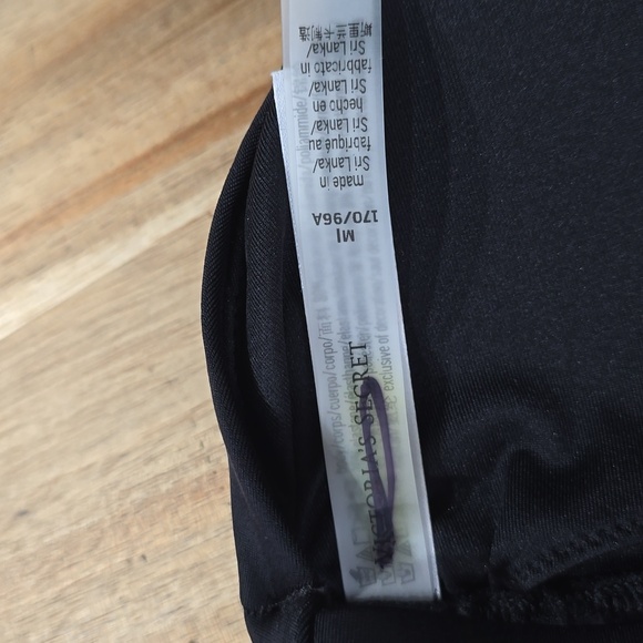 Victoria's Secret Women's Medium Black Bikini Swim Suit Top New w/out Tags! - Picture 3 of 4